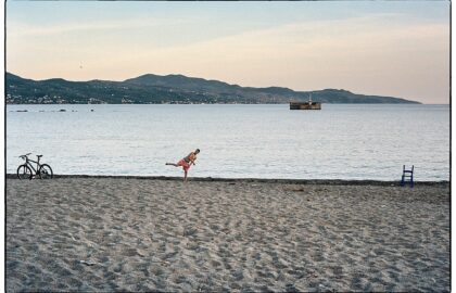 Seaside life ΚΑΛΑΜΑΤΑ – έκθεση φωτογραφίας της Τζένης Λυκουρέζου