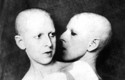 Claude Cahun (1894 – 1954): Αυτοπροσωπογραφία και η εξέταση της έμφυλης ταυτότητας