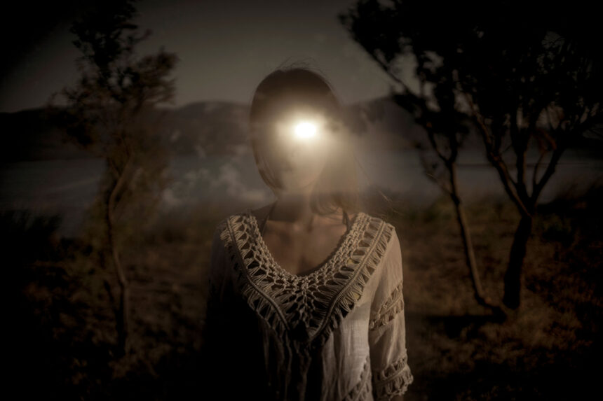 “Inwards” – Η παύση ως αφετηρία μεταμόρφωσης | Ομαδική έκθεση φωτογραφίας στη Luminous Eye