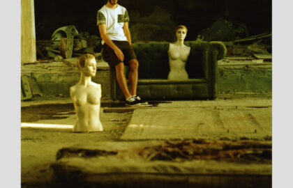 Ατομική έκθεση φωτογραφίας του Νίκου Καπράλου | Κούκλες: Kούλα και Ρούλα