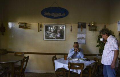 Οι «Μικρές Πατρίδες» της Mάρως Κουρή συναντάνε την «Πατρίδα του Ρεμπέτικου» στον Πειραιά