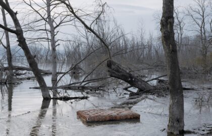 «THE HUNTER, THE WOMAN & THE HUT» | Παρουσίαση φωτογραφικού λευκώματος και εγκαίνια έκθεσης  του Γιάννη Μανωλή στην ΕΦΕ Ηρακλείου