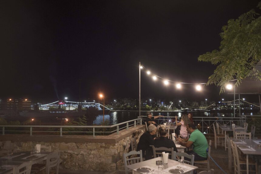 Μικρές Πατρίδες Πειραιά | Ένα ολοήμερο βιωματικό, φωτογραφικό εργαστήριο στον ρεμπέτικο ΠΕΙΡΑΙΑ με τη Μάρω Κουρή