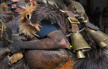 Φωτογραφική Ομάδα Θεσσαλονίκης – UMBRA | Έκθεση φωτογραφίας για την κωδωνοφορία