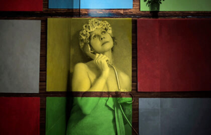 Αλεξάνδρα Μάνστον – Όλος ο κόσμος είναι μια σκηνή