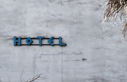 Hotel | έκθεση φωτογραφίας του  Άλκη Κανελλόπουλου