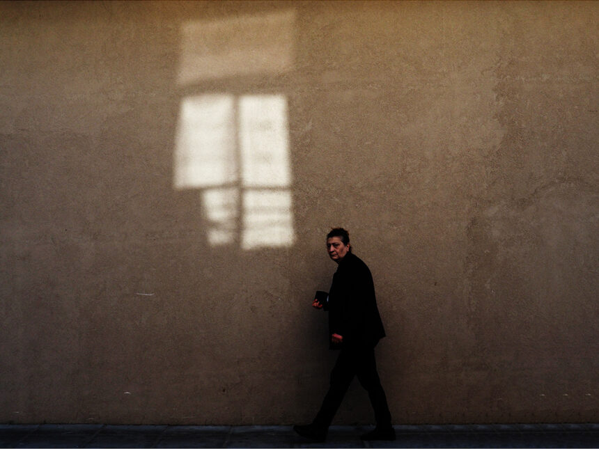 Αλέκα Τσιρώνη – Πολλές φορές βλέπω, παρατηρώ τα πράγματα χωρίς να προβαίνω σε λήψη. Επανέρχομαι, όταν κρίνω ότι έχω κατανοήσει.