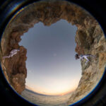 “Η Γη Γυρίζει, η Γη: Όλο Γυρίζει” | Έκθεση φωτογραφίας του Δημήτρη Βεκόπουλου στην Blank Wall Gallery