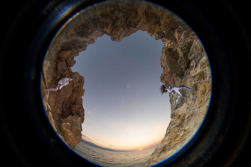 “Η Γη Γυρίζει, η Γη: Όλο Γυρίζει” | Έκθεση φωτογραφίας του Δημήτρη Βεκόπουλου στην Blank Wall Gallery