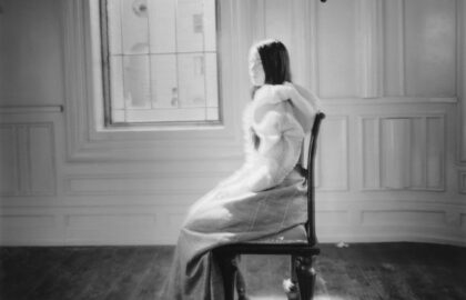 “Yorgos Lanthimos: Photographs” | έκθεση φωτογραφίας του Γιώργου Λάνθιμου στη Στέγη Ωνάση