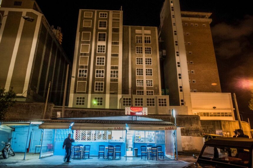 Street φωτογραφικό χάραμα αυτοεξερεύνησης στην Ιχθυόσκάλα Κερατσινίου με τη Μάρω Κουρή