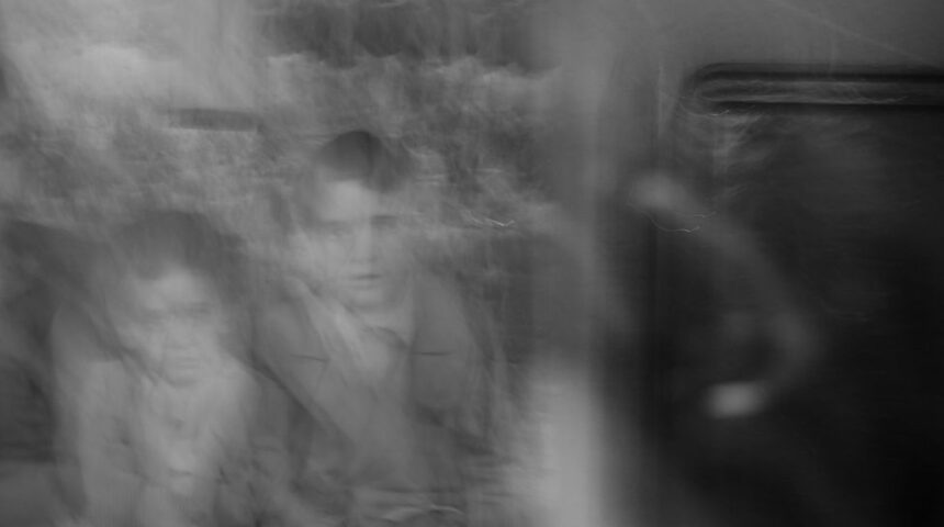 Sadiq Al-Harasi – Δεν μου αρέσει να αυτοπροσδιορίζομαι αποκλειστικά ως καλλιτέχνης ή φωτογράφος, αλλά περισσότερο ως αφηγητής.