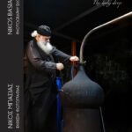 «Το Άγιον Στάλαγμα» | Open-air έκθεση φωτογραφίας  του Νίκου Μπασιά στη Σούγια για τη μυσταγωγία των κρητικών καζανιών