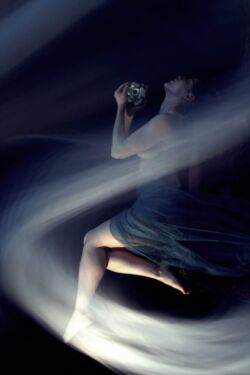 Ερίνα Παυλιδάκη - Abyssus |
Περσεφόνη - Το τελευταίο άνθος που μάζεψε πριν την απαγωγή