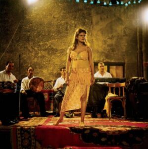 Denis Dailleux - Egypt, Cairo, 2000 - Dancer during a wedding in the Gamaleyya
Egypte, Le Caire, 2000
Danseuse lors d'un mariage dans la Gam‚leyya
Denis Dailleux / Agence VU