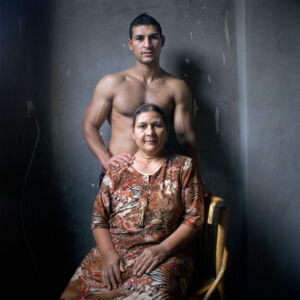 Denis Dailleux - Egypt, Cairo, 2012 - Mother and son. Mikaël and his mother.
Egypte, Le Caire, 2012
Mère et fils. Mikaël et sa mère.
Denis Dailleux / Agence VU